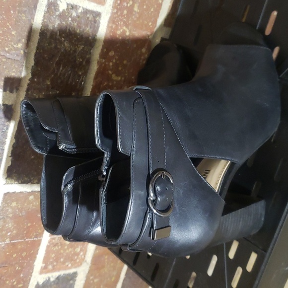 Gianni Bini booties. - Picture 5 of 8